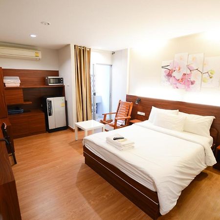 Thaiphiphat House Bangkok Bagian luar foto