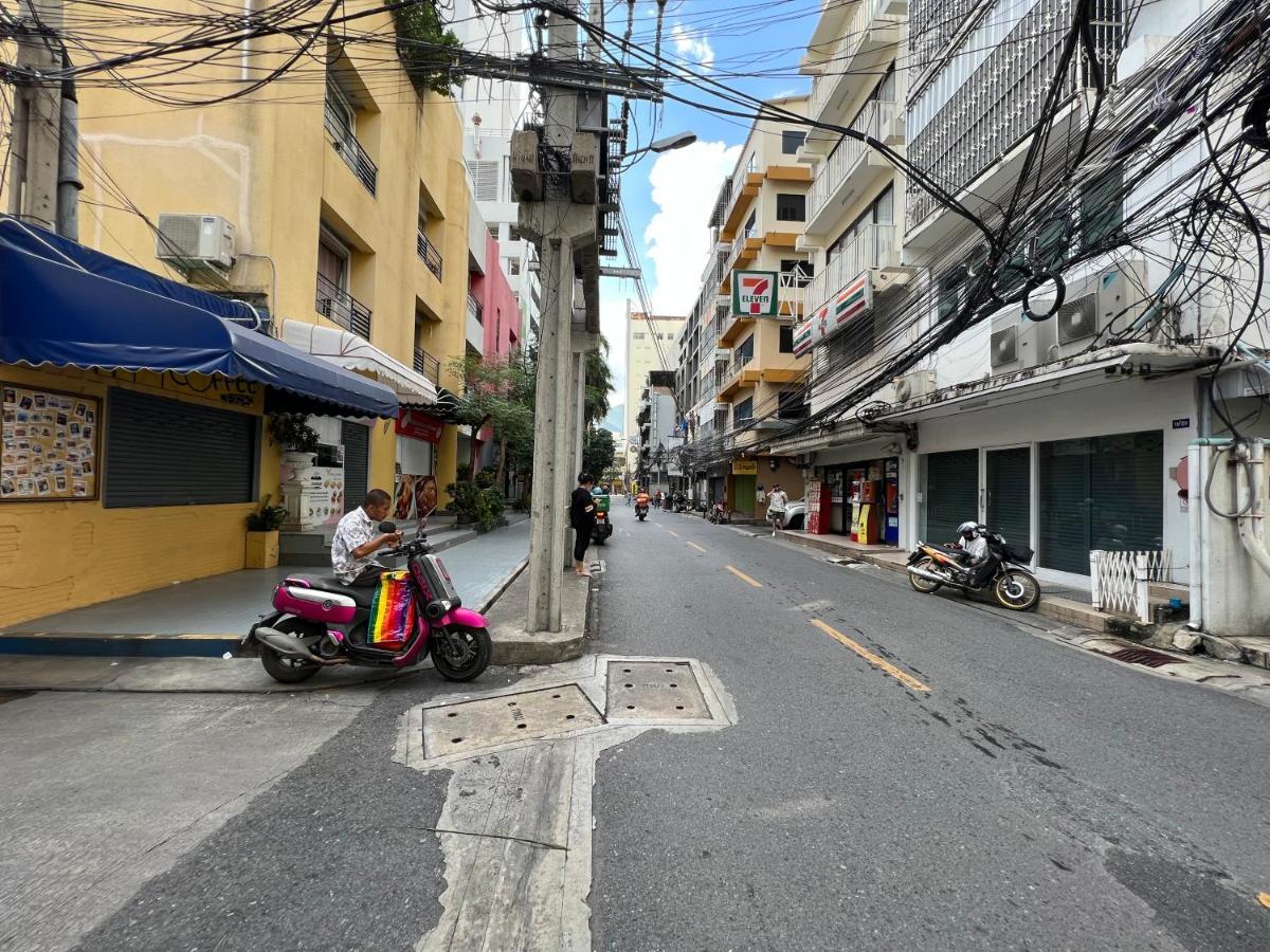 Thaiphiphat House Bangkok Bagian luar foto