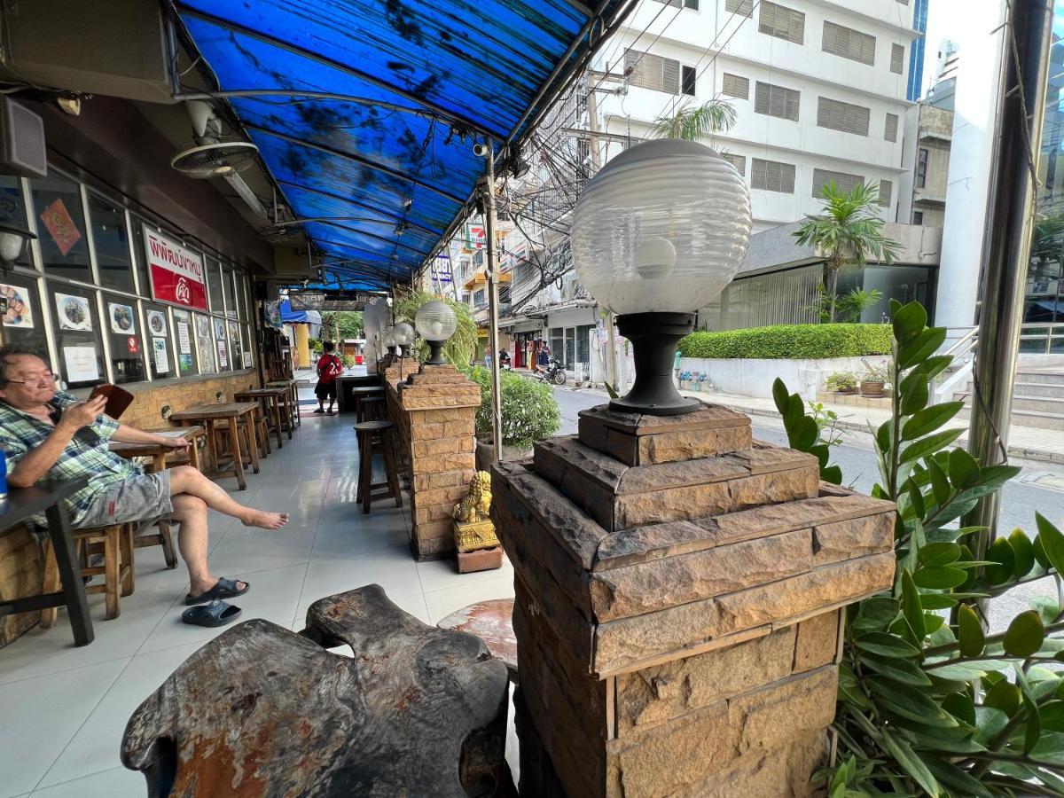 Thaiphiphat House Bangkok Bagian luar foto