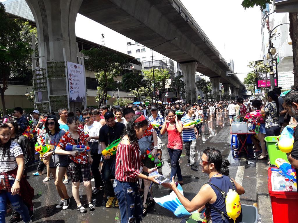 Thaiphiphat House Bangkok Bagian luar foto
