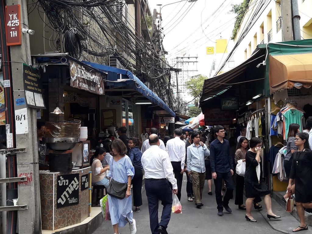 Thaiphiphat House Bangkok Bagian luar foto