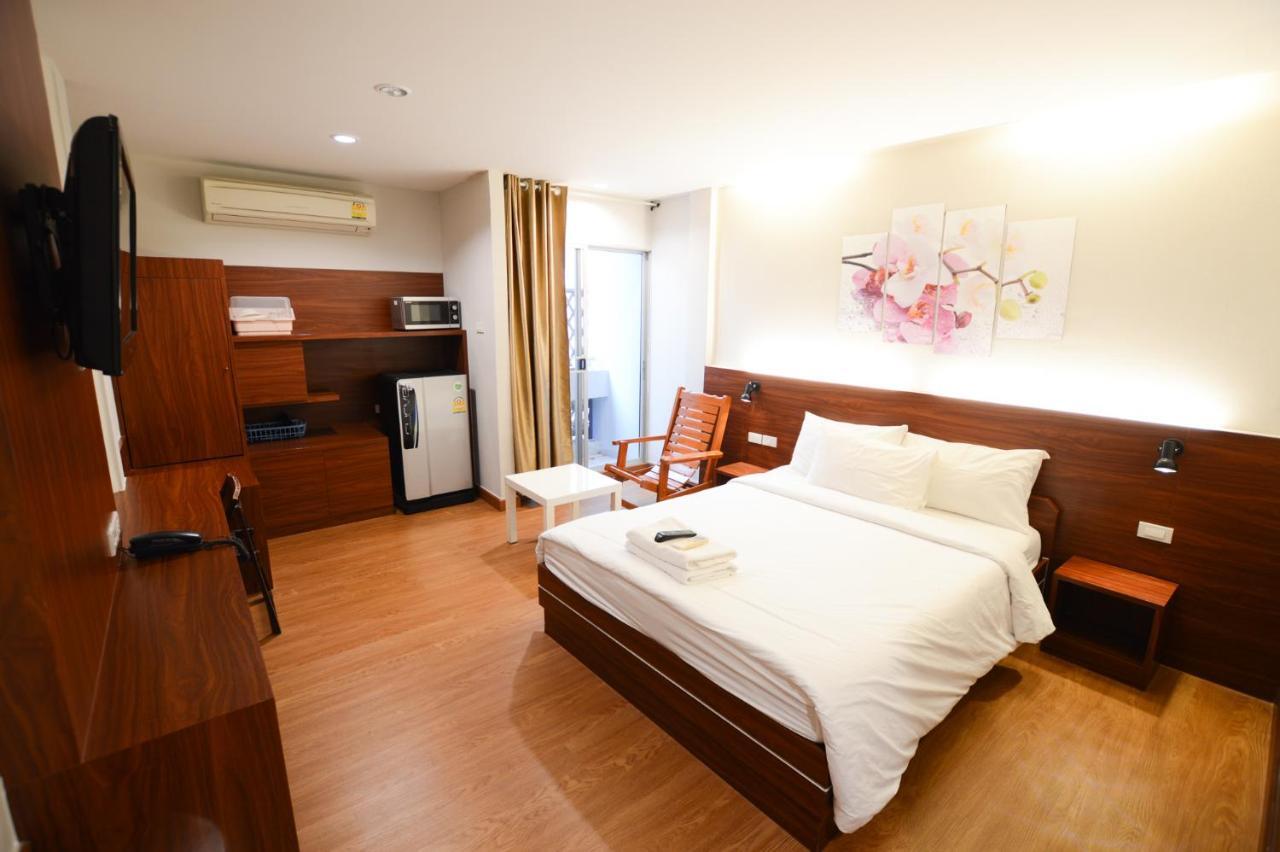 Thaiphiphat House Bangkok Bagian luar foto