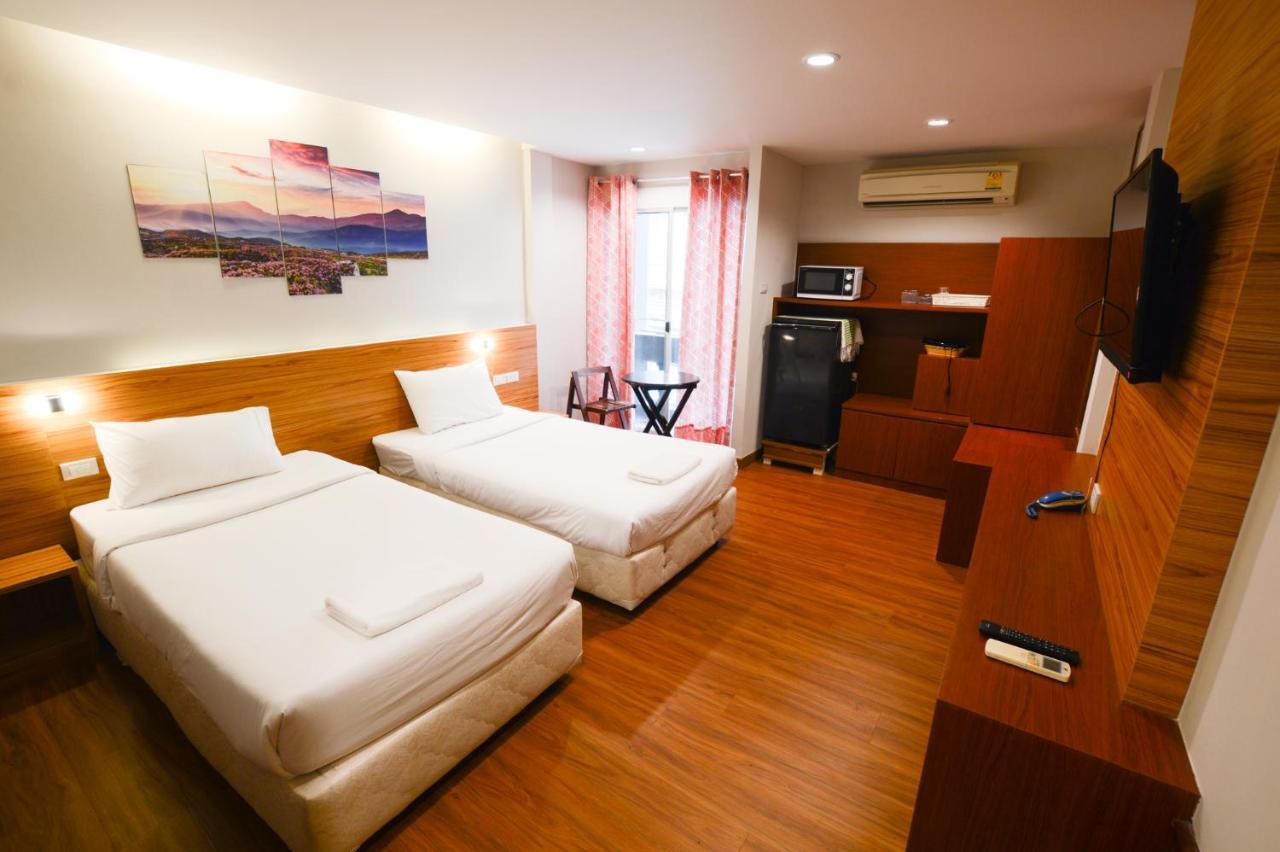 Thaiphiphat House Bangkok Bagian luar foto